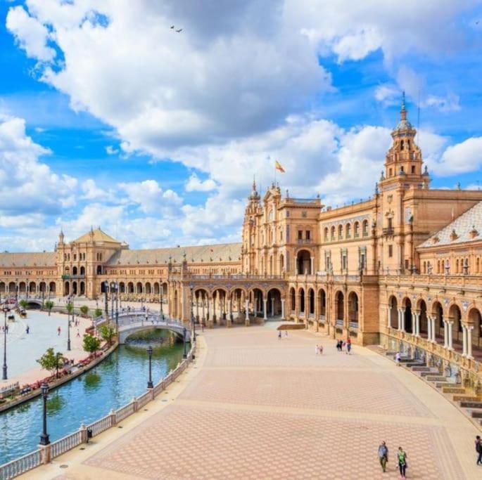 Piso Con Patio Privado Y Parking Nervion Sevilla Екстер'єр фото