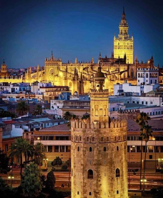 Piso Con Patio Privado Y Parking Nervion Sevilla Екстер'єр фото