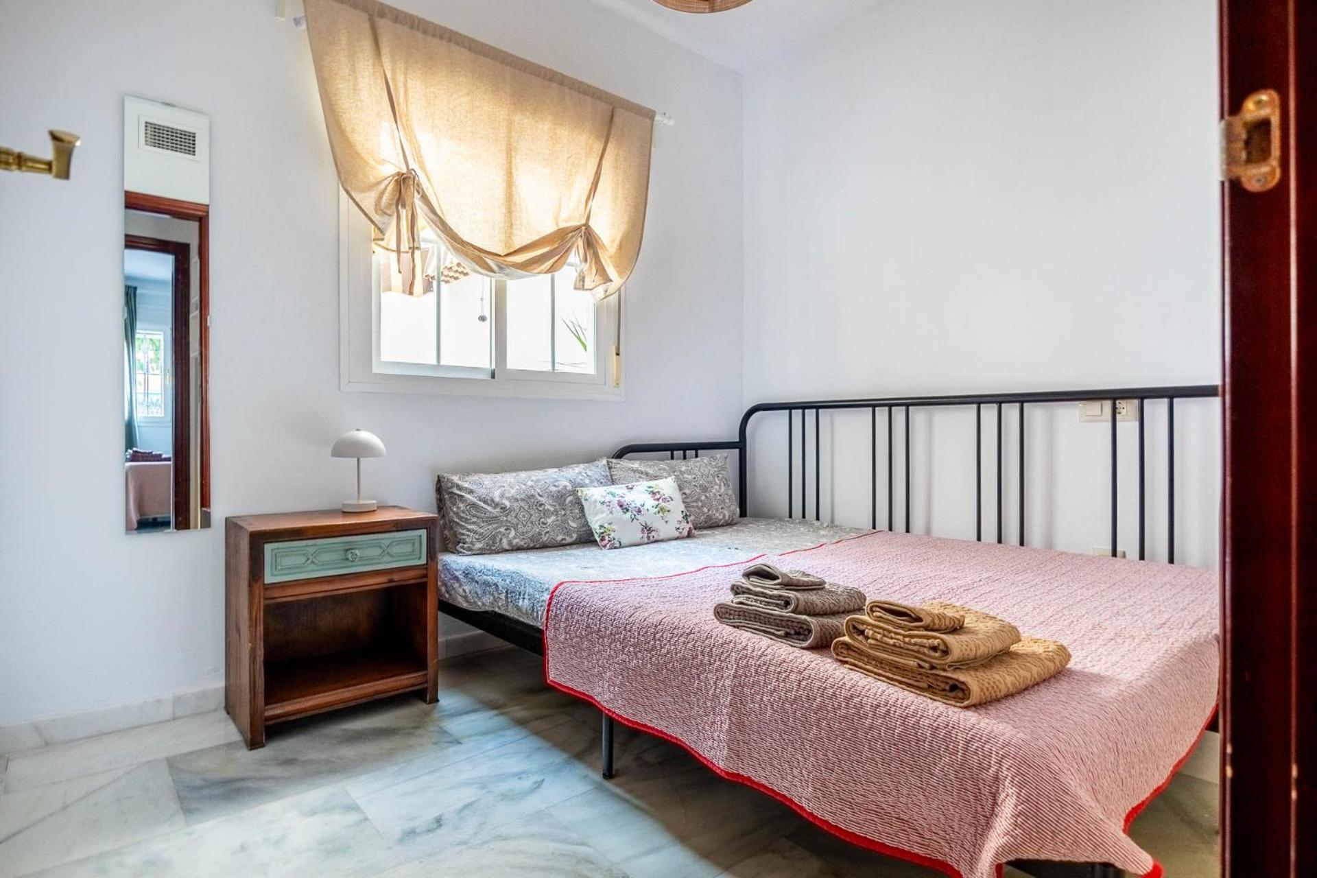 Piso Con Patio Privado Y Parking Nervion Sevilla Екстер'єр фото